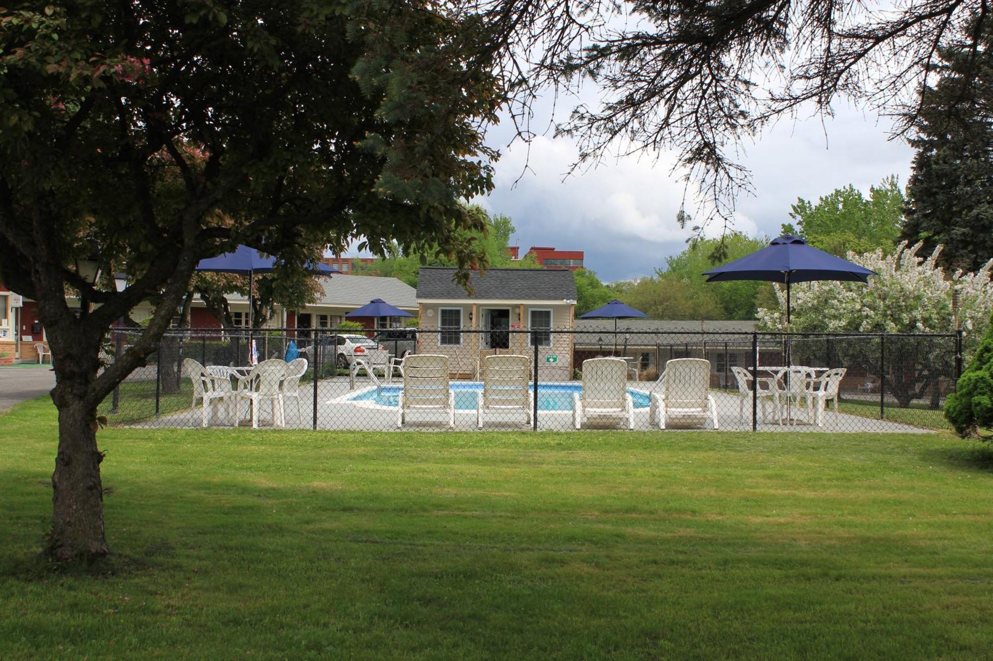 Berkshire Inn พิตส์ฟิลด์ ภายนอก รูปภาพ