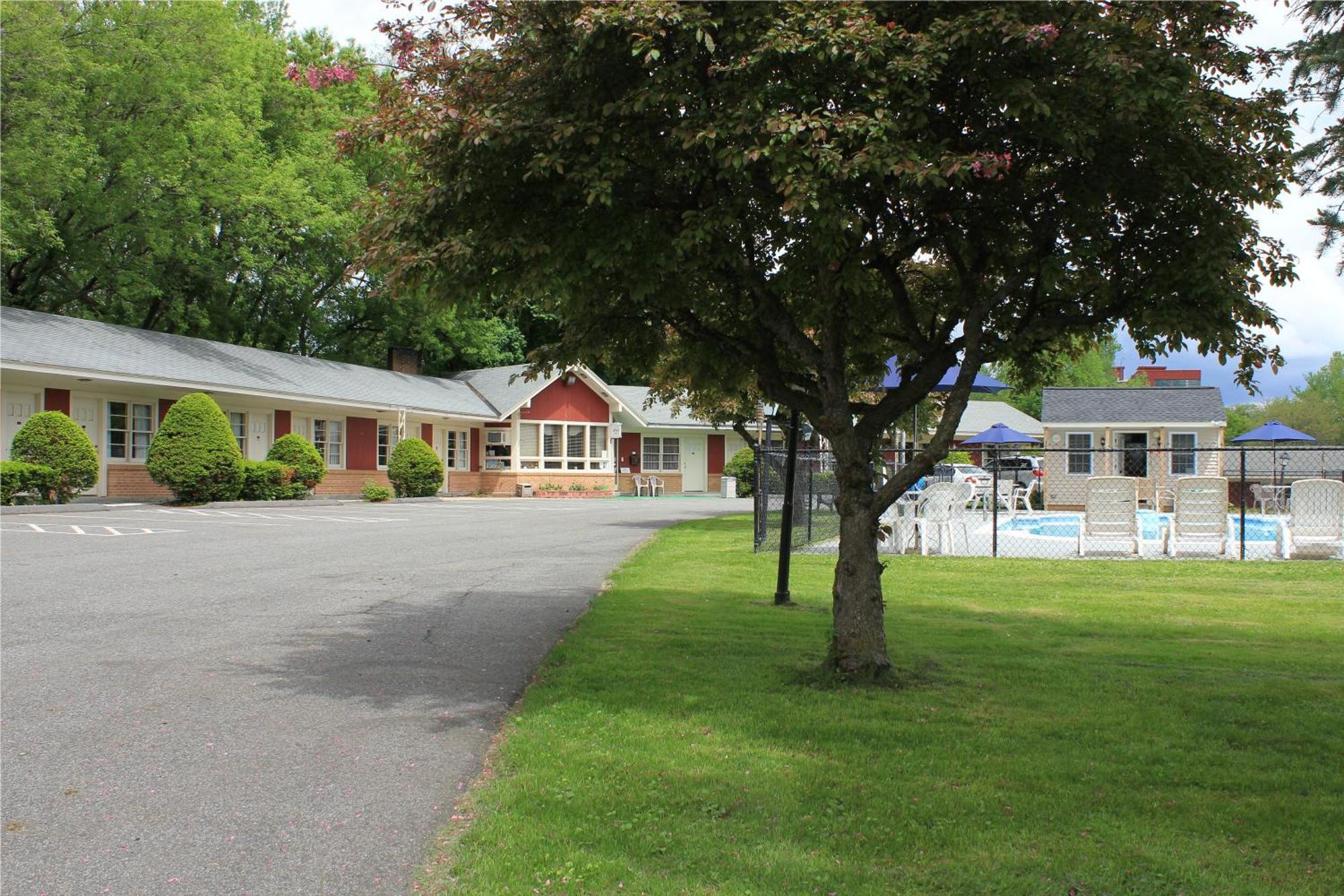 Berkshire Inn พิตส์ฟิลด์ ภายนอก รูปภาพ