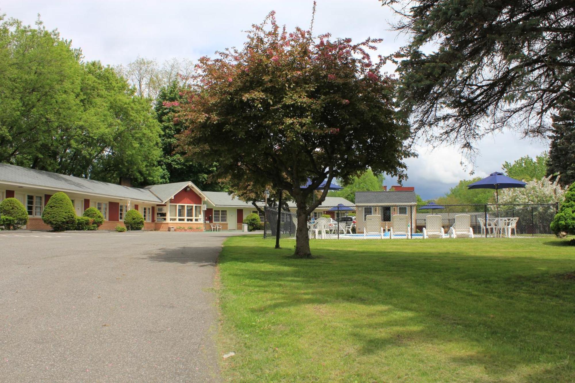 Berkshire Inn พิตส์ฟิลด์ ภายนอก รูปภาพ