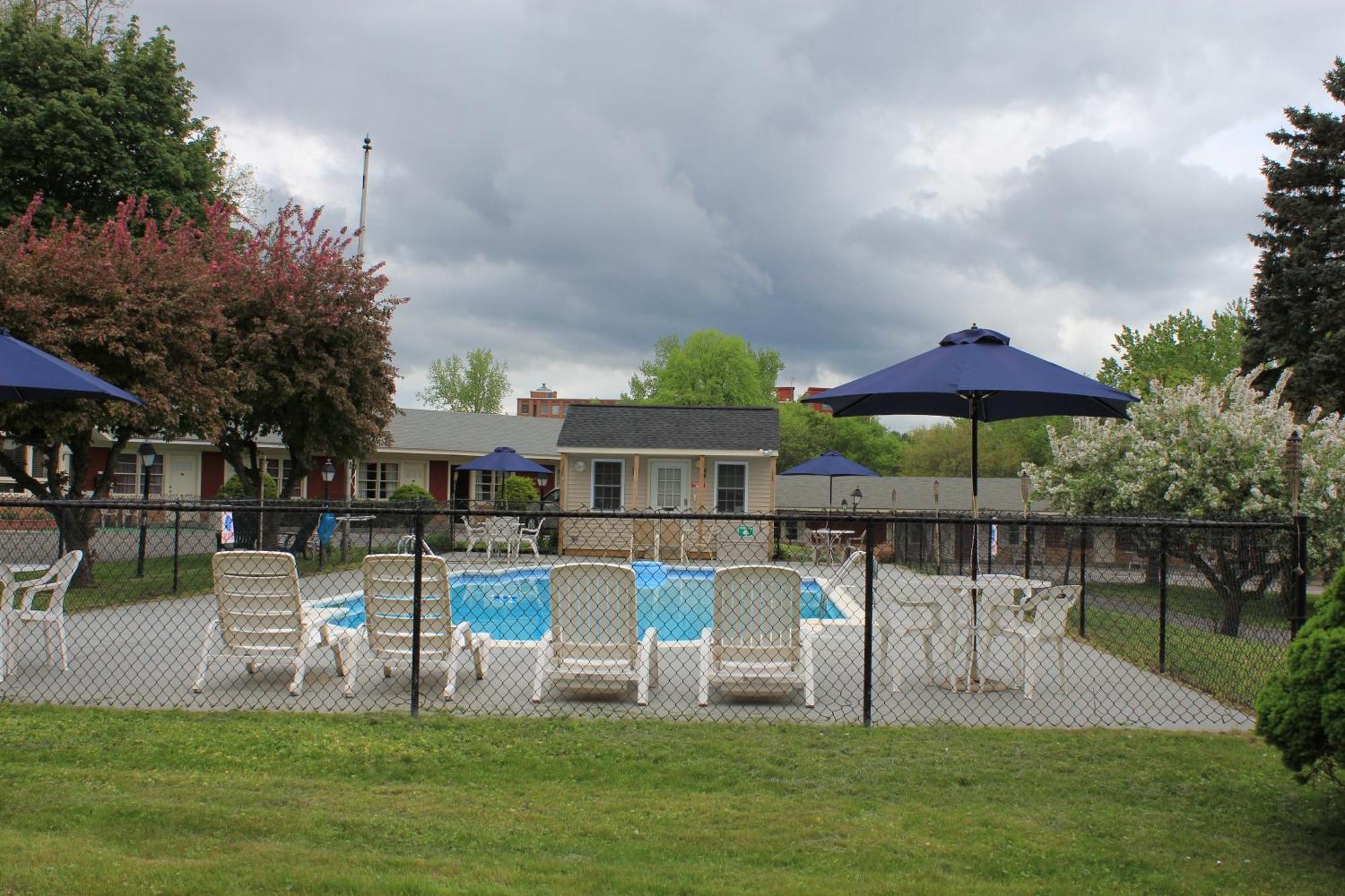 Berkshire Inn พิตส์ฟิลด์ ภายนอก รูปภาพ