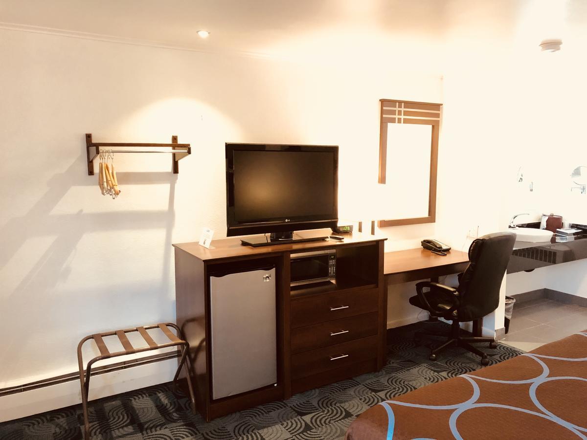 Berkshire Inn พิตส์ฟิลด์ ภายนอก รูปภาพ