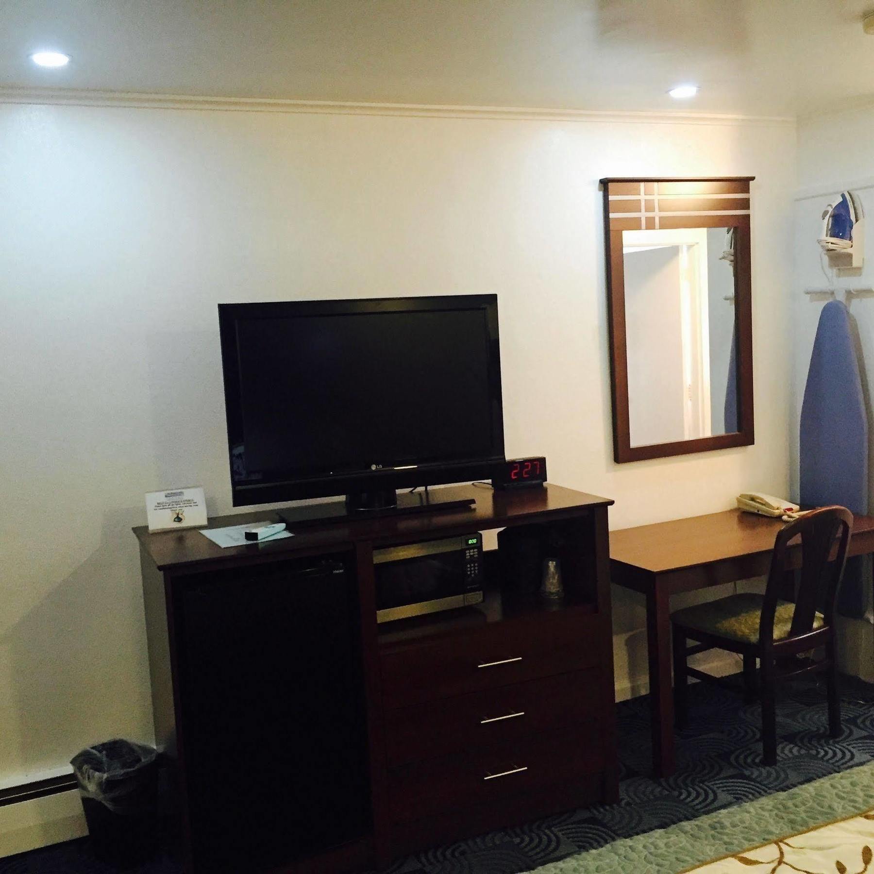 Berkshire Inn พิตส์ฟิลด์ ภายนอก รูปภาพ