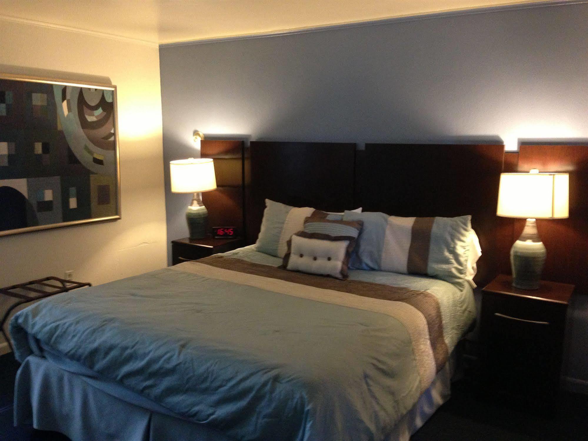 Berkshire Inn พิตส์ฟิลด์ ภายนอก รูปภาพ